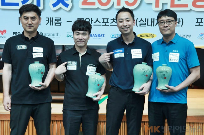 14일 전남 무안군 무안교육지원청영재교육센터에서 열린 ‘2019 무안황토양파배 전국당구선수권대회’ 포켓10볼 시상식에서 남자부 입상자들이 기념촬영을 하고 있다. 왼쪽부터 공동 3위 고명준(광주), 준우승 고태영(경북), 우승 장문석(전남), 공동 3위 하민욱.