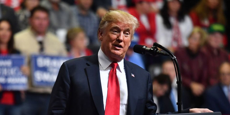 트럼프 대통령은 2016년 대선 당시 `미국을 다시 위대하게(Make America Great Again)`를 외쳤는데 지난 18일(현지시간) `올랜도 2020 대선 출정식` 이후 `미국을 계속 위대하게(Keep America Great )`을 들고 나왔다. 2016년과 내년 대선 모두 그의 핵심 공약은 `반(反)이민`이다. /출처=AFP·비즈니스 인사이더