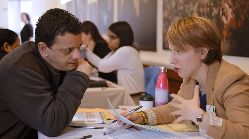 미국 시민권 신청을 위한 면접/출처=넷플릭스 (Out of Many, One)