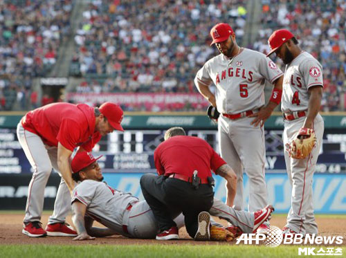 페냐는 1루 베이스 커버 도중 무릎을 다쳤다. 사진=ⓒAFPBBNews = News1