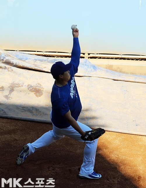 류현진이 LA다저스가 2019 MLB 톱3으로 꼽히는 이유 중 하나로 언급됐다. 7일 불펜에서 투구하는 류현진. 사진(미국 로스앤젤레스)=김재호 특파원