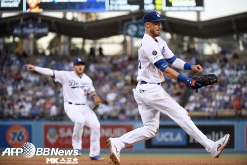 코디 벨린저는 감각적인 수비를 선보였다. 사진(美 로스앤젤레스)=ⓒAFPBBNews = News1