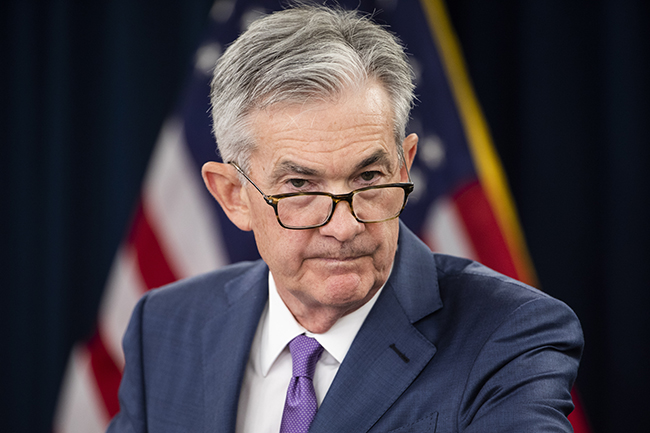제롬 파월 미국 연방준비제도(Fed·연준) 의장이 지난달 31일(현지시간) 연방공개시장위원회(FOMC) 정례회의가 끝난 후 기자회견을 하고 있다. 연준은 이날 지난 2008년 12월 글로벌 금융위기 이후 10년 7개월 만에 기준금리인 연방기금금리(FFR)를 기존 2.25~2.50%에서 2.00~2.25%로 0.25%포인트 내렸다. /사진=EPA 연합뉴스