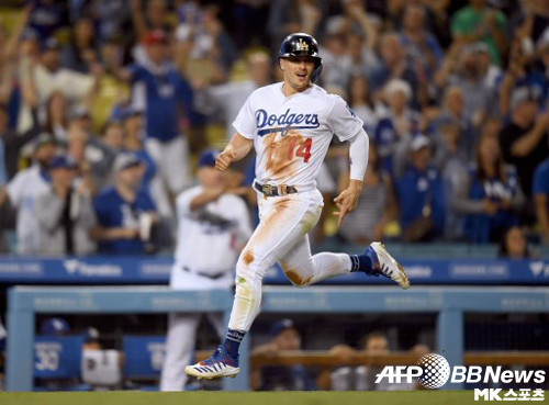 에르난데스는 자신의 바블헤드 기념일에 결승타를 때렸다. 사진=ⓒAFPBBNews = News1