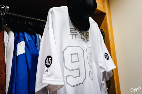 류현진은 특별한 유니폼을 입고 마운드에 오른다. 사진= 다저스 공식 트위터