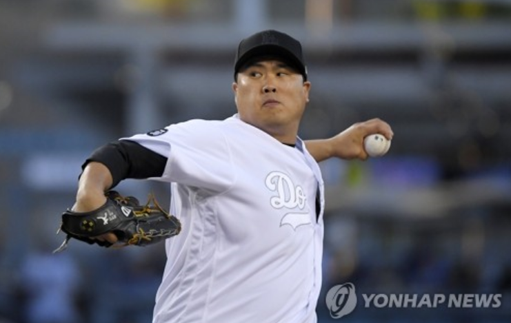 1회 투구하는 류현진 [로스앤젤레스 AP=연합뉴스]