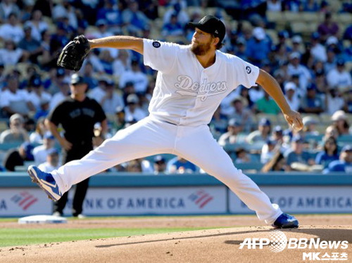 커쇼는 피홈런 3개를 허용했다. 사진(美 로스앤젤레스)=ⓒAFPBBNews = News1