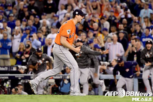 모튼은 2017년 월드시리즈의 마지막 아웃을 잡았다. 사진=ⓒAFPBBNews = News1