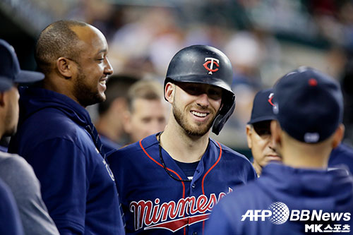미네소타의 미치 가버는 1일(한국시간) 메이저리그 디트로이트전에서 홈런 두 방을 날렸다. 9회 조 히메네스를 상대로 친 홈런은 메이저리그 단일 시즌 팀 최다 홈런 기록을 경신하는 한 방이었다. 사진(美 디트로이트)=ⓒAFPBBNews = News1