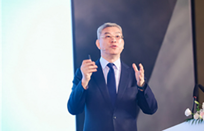 3일 중국 청두에서 열린 화웨이 이노베이션 데이에서 윌리엄 쉬 사장이 "화웨이는 10년 전부터 5G를 준비했다"며 5G 선두 플레이어임을 강조했습니다.