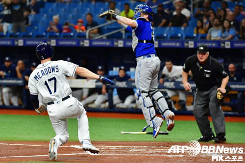 1회 탬파베이 메도우스가 가르시아의 2루타 때 홈을 밟고 있다. 사진(美 세인트 피터스버그)=ⓒAFPBBNews = News1