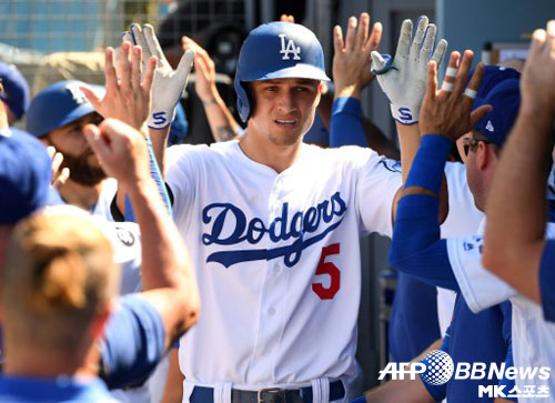 시거는 스리런 홈런으로 격차를 벌렸다. 사진(美 로스앤젤레스)=ⓒAFPBBNews = News1