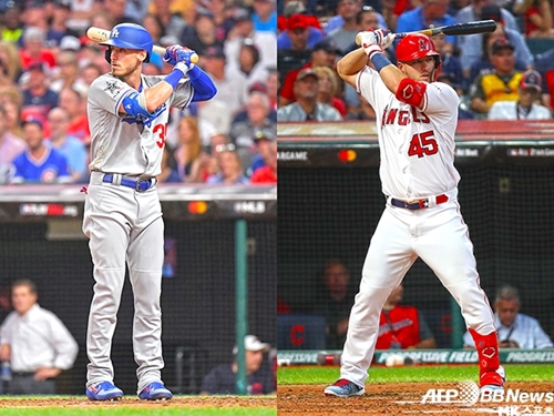 LA다저스의 코디 벨린저(왼쪽)와 LA에인절스의 마이크 트라웃(오른쪽)이 MLB.com MVP 레이스선두를 달리고 있다. 사진=ⓒAFPBBNews=News1