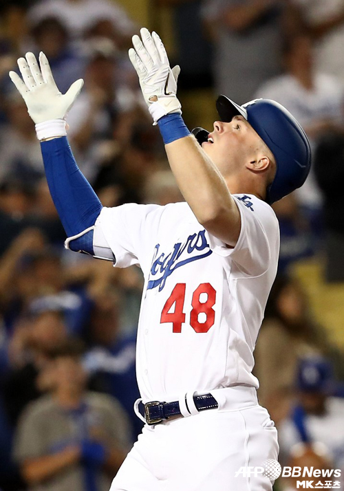 럭스는 8회 대타로 나와 홈런을 기록했다. 사진(美 로스앤젤레스)=ⓒAFPBBNews = News1