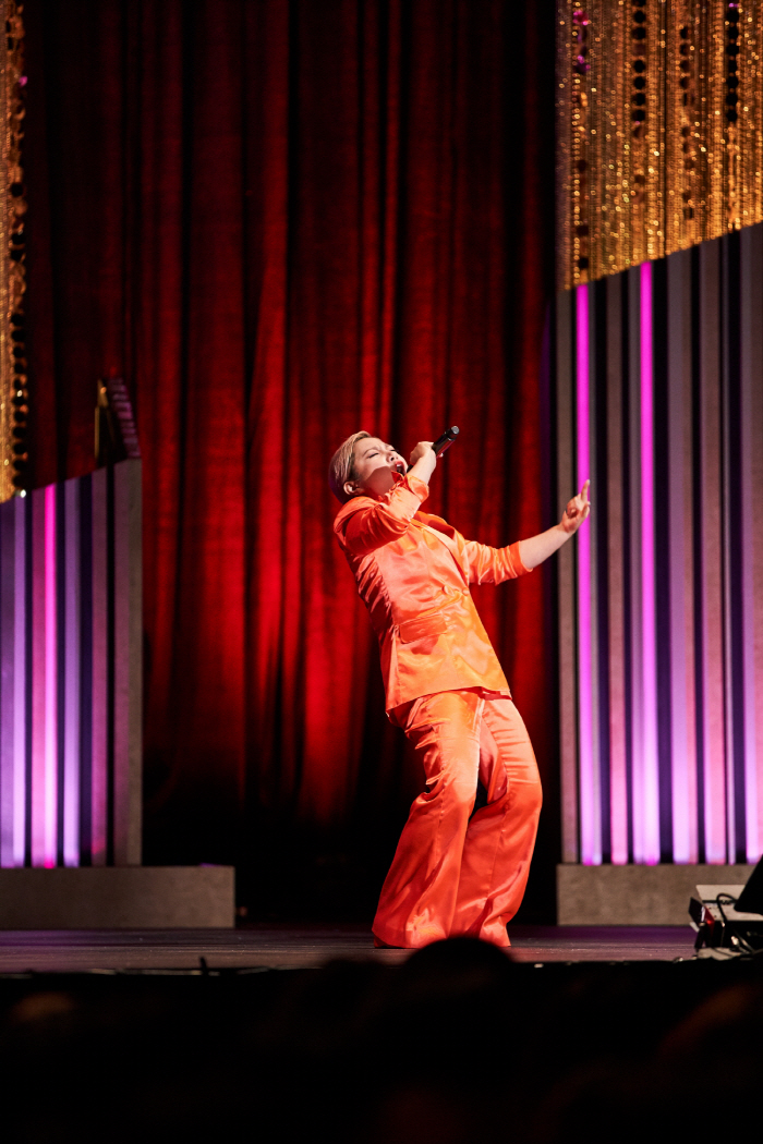 포효하듯 19금 농담을 쏟아내는 박나래.