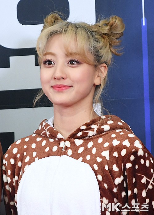 트와이스 멤버 지효가 팬들과 소통하던 중 해명했던 언행이 논란이 되고 있다. 사진=천정환 기자