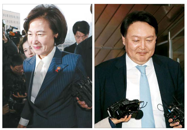 7일 추미애 법무부 장관이 정부과천청사로 들어서고 있다(왼쪽). 윤석열 검찰총장이 이날 추 장관과의 면담을 마친 후 법무부 청사에서 나오고 있다.    [이승환 기자]