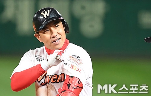 김강민이 SK와 1+1년 계약을 맺었다. 2001년 SK에 지명된 김강민은 20년째 SK와 함께한다. 사진=MK스포츠DB