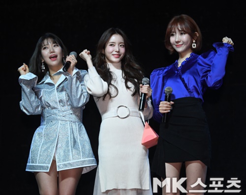 ‘미스트롯’ 하유비와 박성연이 김희진의 데뷔 쇼케이스에 깜짝 등장했다. 사진=김재현 기자