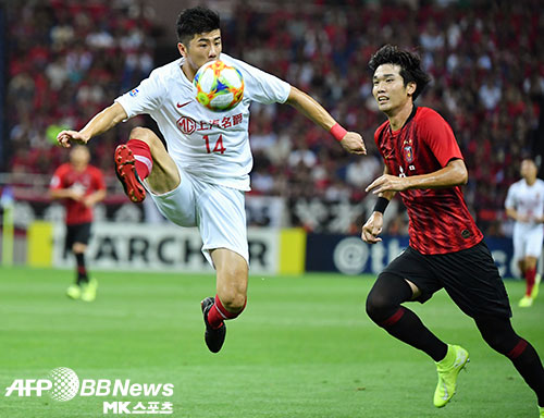 상하이 상강은 오는 28일 부리람 유나이티드와 2020 AFC 챔피언스리그 플레이오프 홈경기를 갖는다. 그러나 우한 폐렴 확산으로 무관중 경기로 치러진다. 사진은 중국 상하이에서 열렸던 2019 AFC 챔피언스리그 4강 상하이 상강-우라와 레드전. 사진(中 상하이)=ⓒAFPBBNews = News1