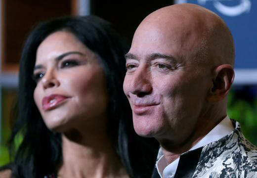 제프 베이조스 아마존 최고경영자(CEO)와 그의 애인 로렌 산체스 전 폭스뉴스 앵커. <사진출처=로이터>