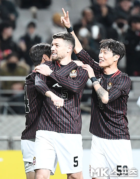 신종 코로나바이러스의 확산으로 중국 팀의 2020 AFC 챔피언스리그 일정이 변경됐다. 이에 따라 FC 서울(사진)은 2월 18일 멜버른 빅토리와 첫 경기를 치르게 됐다. 사진=김영구 기자