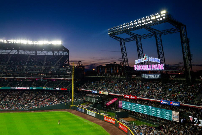 중국발 코로나19가 시애틀을 중심으로 확산되면서 미국 프로야구 메이저리그(MLB) 사무국은 오는 27일부터 30일까지 시애틀 T-모바일 파크에서 치를 계획이던 텍사스 레인저스 대 시애틀 매리너스 전을 시애틀이 아닌 애리조나주 피오리아 등 다른 곳에서 치르는 방안을 검토 중이다. [사진 출처 = MLB·게티이미지뱅크]