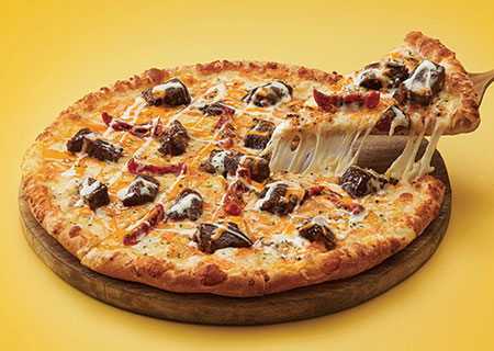 도미노피자 ‘30치즈&뉴욕 스트립 스테이크 피자’