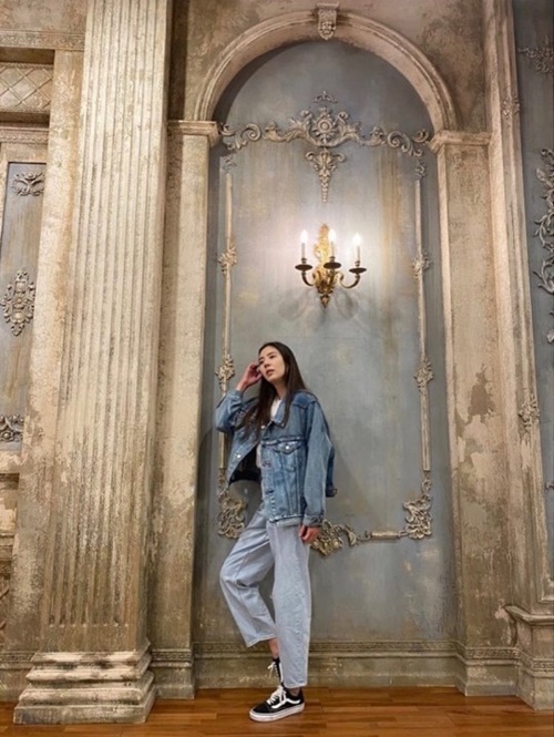 가수 겸 배우 손담비가 청청패션을 선보였다. 사진=손담비 SNS