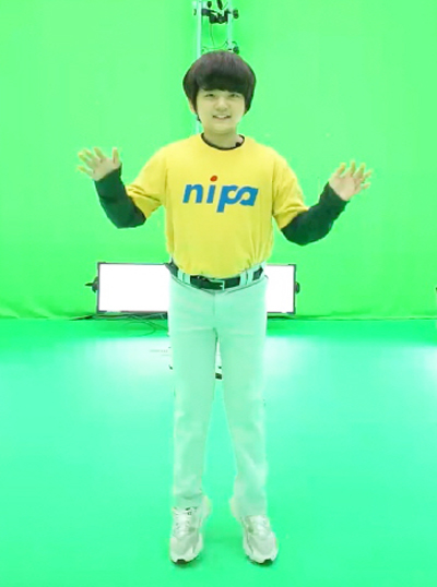 아역배우 이강훈 군이 K-실감 스튜디오에서 입체 동영상을 촬영하는 모습. [사진 제공 = 과기정통부]