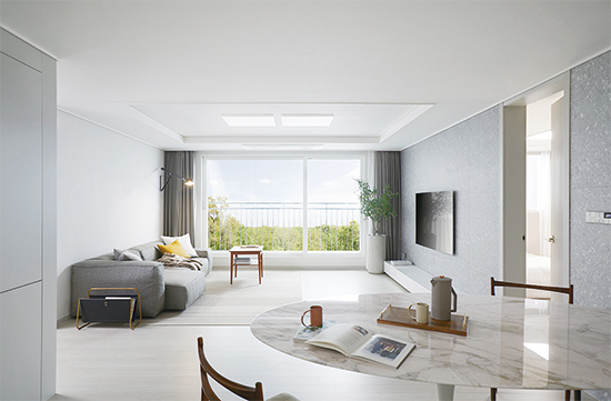 가변형 벽체로 지은 ‘C2 하우스’의 내부 모습. 다용도실과 맞닿아 있는 벽을 트면 거실 공간을 두 배 이상 확장해서 활용할 수 있다. 아래 평면도 참조. <대림산업 제공>