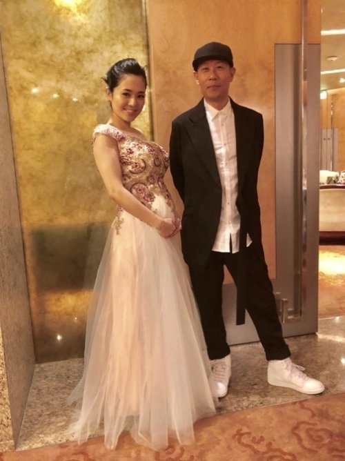 일본 AV의 전설 아오이 소라(35)가 12일 임신 5개월째에 접어들었다는 소식을 소셜미디어를 통해 알렸다. [아오이 소라 소셜미디어]