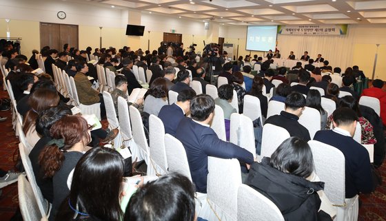 양심에 따른 병역거부자 대체복무제 도입방안 제2차 공청회     (서울=연합뉴스) 임헌정 기자 = 13일 오후 서울 동작구 공군회관에서 양심에 따른 병역거부자 대체복무제 도입방안 제2차 공청회가 열리고 있다. 2018.12.13     kane@yna.co.kr (끝) <저작권자(c) 연합뉴스, 무단 전재-재배포 금지>