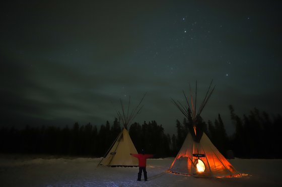 캐나다 화이트호스에서 오로라 투어 업체인 '아크틱 레인지'가 운영하는 오로라 센터. 이날은 KP3~4 수준으로 꽤 강한 오로라가 예보됐지만 구름이 잔 뜩 끼어 맨눈으로 볼 수 없었다. 최승표 기자