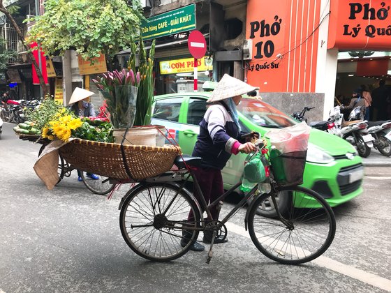 호안끼엠 호수 근처 포10리쿠옥쓰. 주황색 간판이 눈에 띈다. 양보라 기자