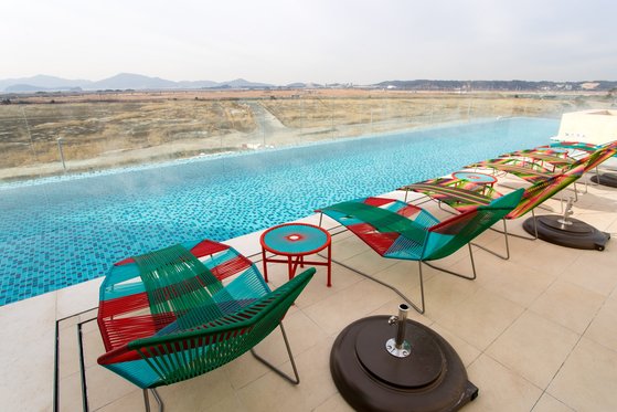 이국적인 분위기가 물씬 풍기는 영종도 파라다이스시티 씨메르. [사진 한국관광공사]