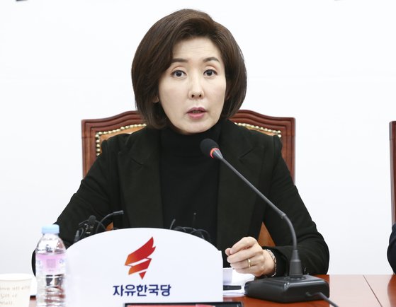 나경원 자유한국당 원내대표가 10일 국회에서 방미 관련 기자간담회를 하고 있다. 임현동 기자