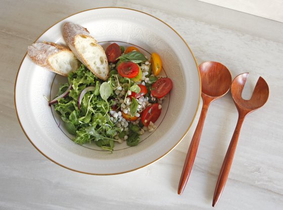 외국인 이웃집에 놀러 갔을 때 간단한 샐러드와 음료수를 준비한 편안한 손님맞이를 경험했다. [중앙포토]