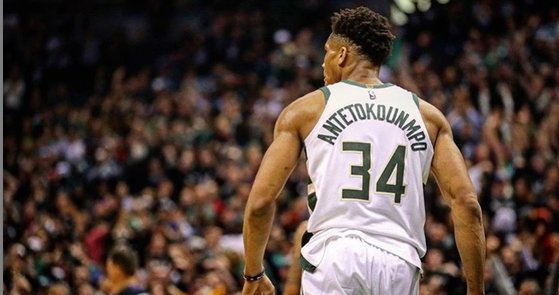 아데토쿤보의 또 다른 별명은 디 알파벳이다. 이름이 너무 어렵기 때문이다. [아데토쿤보 인스타그램]