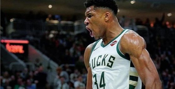 아데토쿤보는 올 시즌 평균 27.1점, 12.6리바운드, 5.9리바운드를 기록 중이다. 2013년부터 7시즌 연속 평균득점과 리바운드가 수직적으로 상승했다. [아데토쿤보 인스타그램]