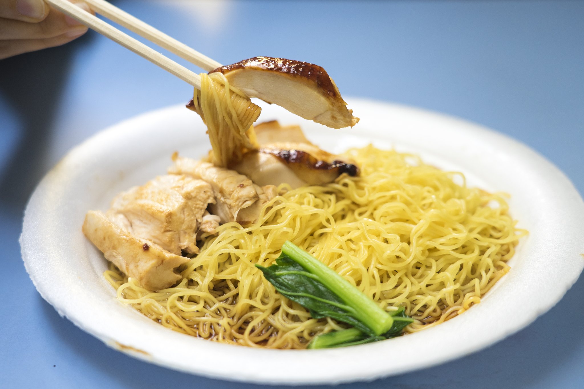 호커 찬의 치킨 누들. 한국 돈 2000원으로 맛볼 수 있다. 백종현 기자