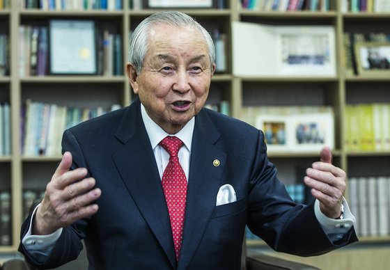 이명박 전 대통령의 멘토로 알려진 김장환 목사. [중앙포토]