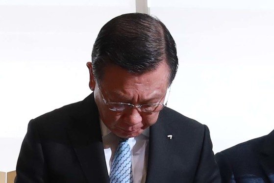 거래정지 파문 등 위기를 겪던 금호아시아나그룹 박삼구 회장이 28일 전격 퇴진을 발표했다. [연합뉴스]