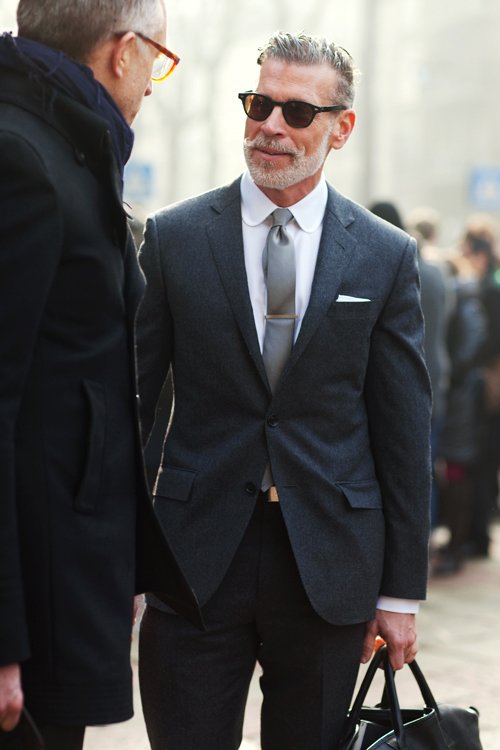 2010년 밀라노 패션 위크에서 유명 길거리 패션 작가 스콧 슈먼이 찍은 닉 우스터. 우스터는 이 사진으로 가장 영향력 있는 패션 피플 반열에 올랐다.         [출처 사토리얼리스트]