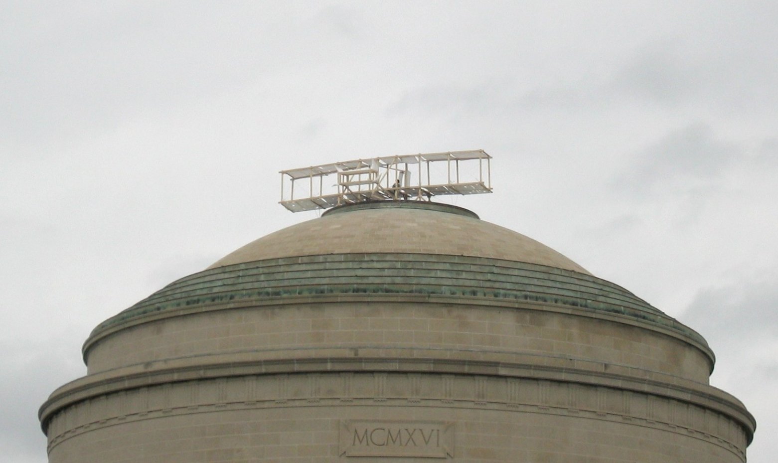 지난 2003년에는 동력구동 비행기 100주년을 기념해 라이트형제의 비행기 모형이 설치됐다. [사진 IHTFP HACK 갤러리 캡처]