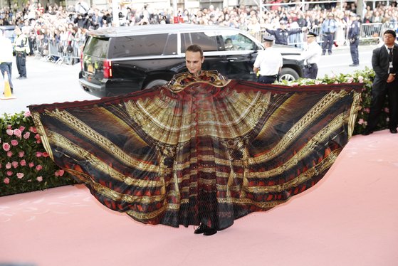 6일(현지시간) 미국 뉴욕 메트로폴리탄 미술관에서 열린 패션 모금 행사 '멧 갈라'에 참석한 조단 로스. [EPA=연합뉴스]