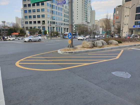 안전지대 표시. [중앙포토]
