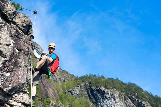 깎아지른 절벽을 오르는 롬스달세겐 암벽 등반.백종현 기자