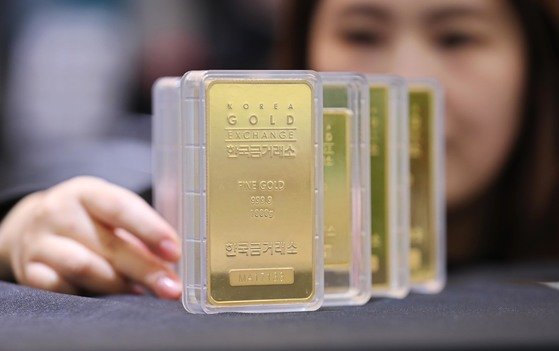 투자의 불안심리가 커지면서 안전자산인 금값이 오른다. [연합뉴스]