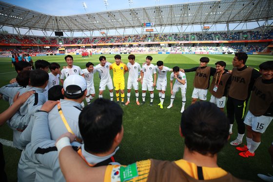 한국이 U-20 월드컵에서 16강에 오르려면 남은 두 경기에서 최소한 1승 이상을 거둬야 한다. [연합뉴스]